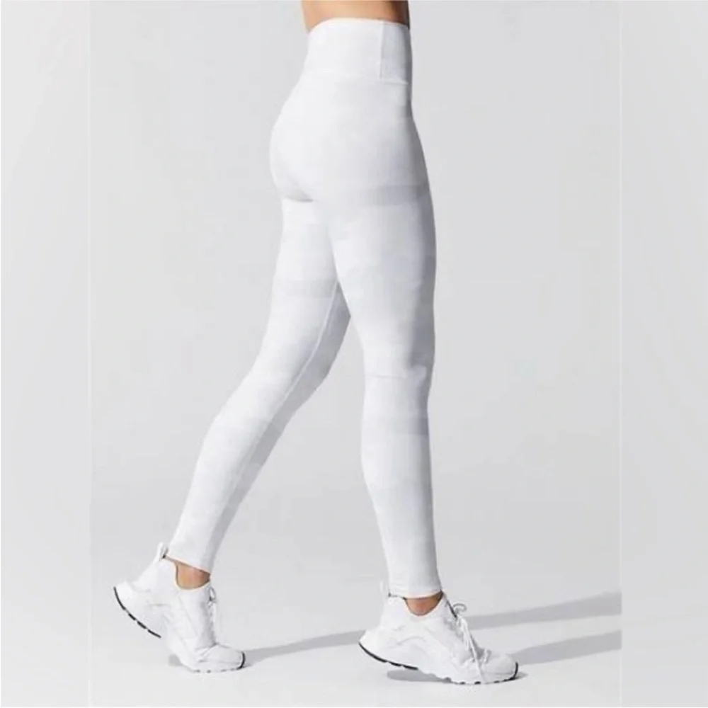 ALO Yoga NWOT High Waist Vapor Leggings White Camouflage Camo sz MEDIUM